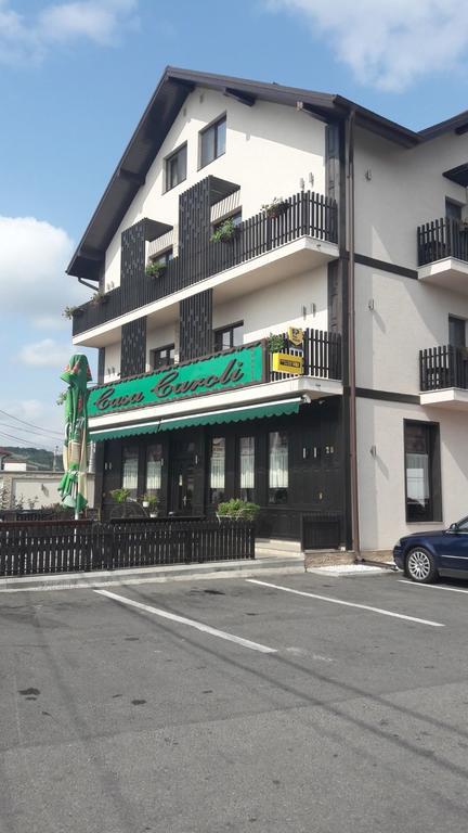 Casa Caroli Hotell Târgu Jiu Exteriör bild