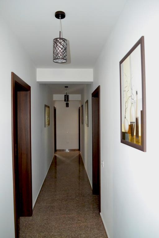 Casa Caroli Hotell Târgu Jiu Exteriör bild